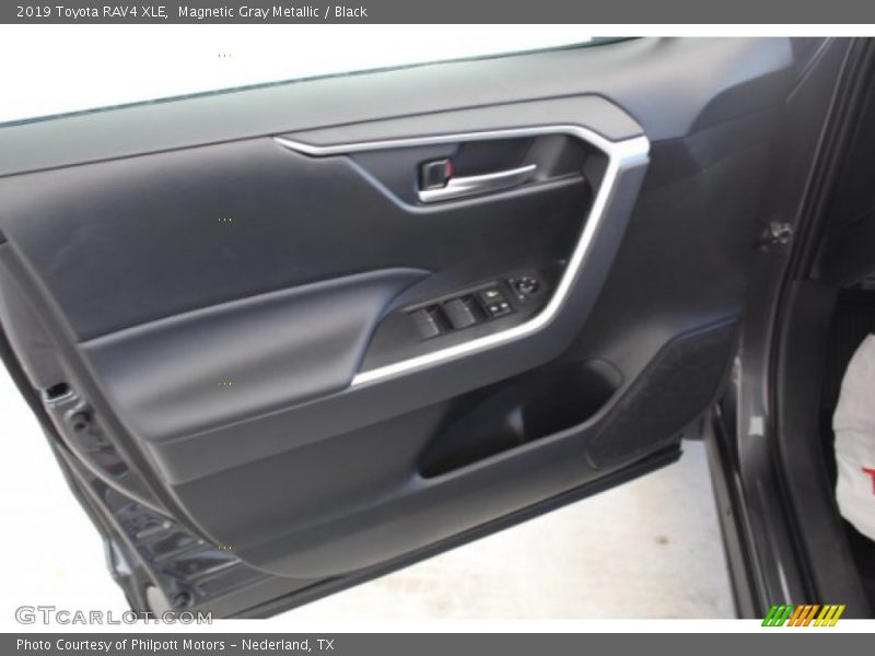 Magnetic Gray Metallic / Black 2019 Toyota RAV4 XLE