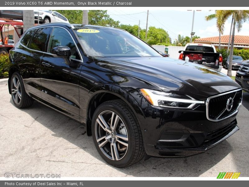 Front 3/4 View of 2019 XC60 T6 AWD Momentum