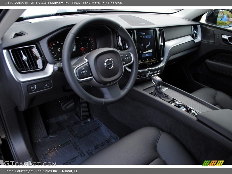  2019 XC60 T6 AWD Momentum Charcoal Interior