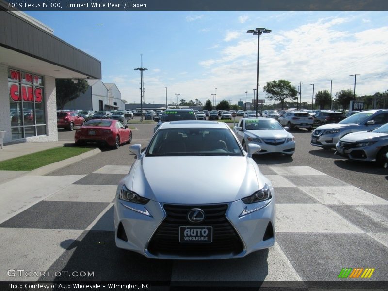 Eminent White Pearl / Flaxen 2019 Lexus IS 300