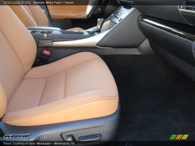 Eminent White Pearl / Flaxen 2019 Lexus IS 300