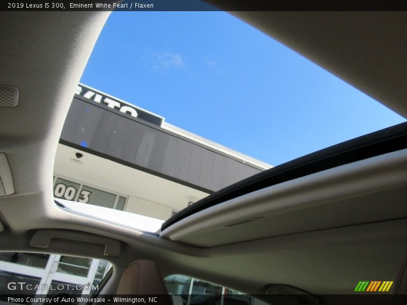 Eminent White Pearl / Flaxen 2019 Lexus IS 300
