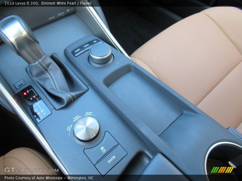 Eminent White Pearl / Flaxen 2019 Lexus IS 300