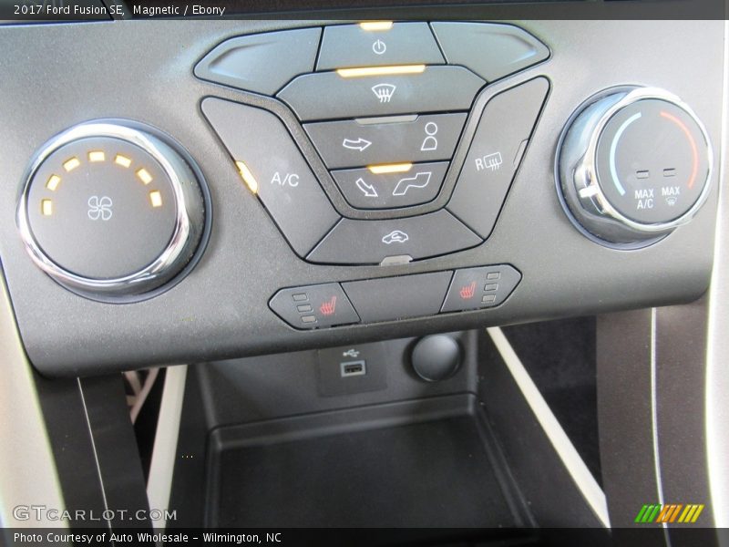 Magnetic / Ebony 2017 Ford Fusion SE
