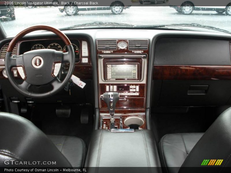 Black / Charcoal Black 2006 Lincoln Navigator Ultimate