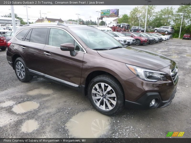 Front 3/4 View of 2019 Outback 2.5i Touring