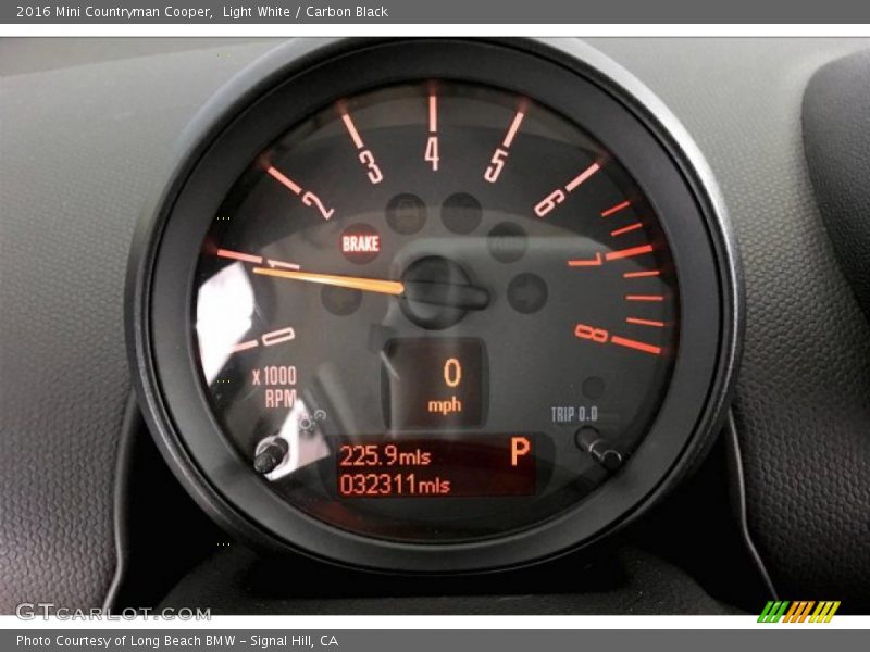 Light White / Carbon Black 2016 Mini Countryman Cooper