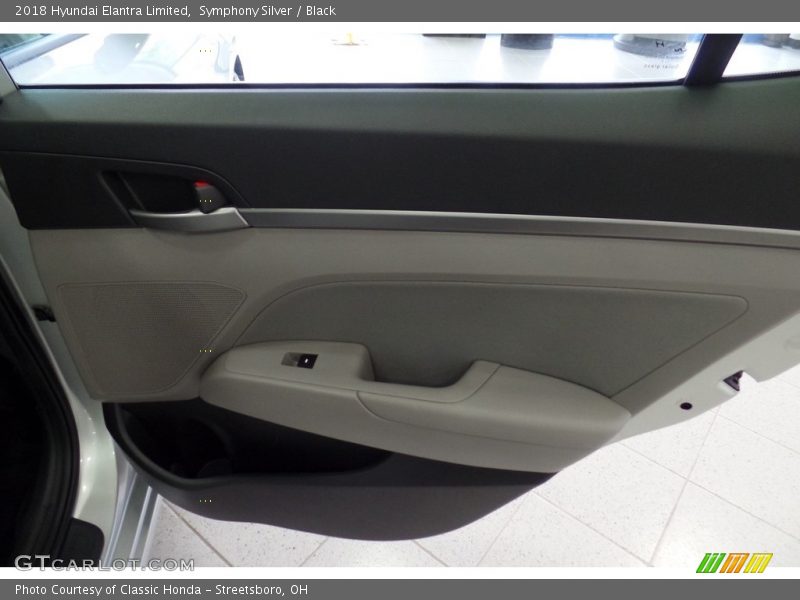 Symphony Silver / Black 2018 Hyundai Elantra Limited