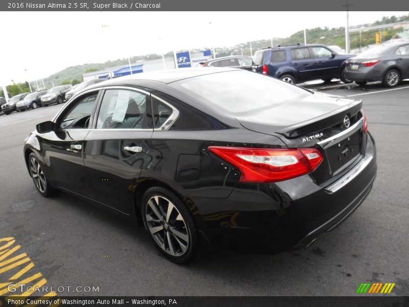 Super Black / Charcoal 2016 Nissan Altima 2.5 SR