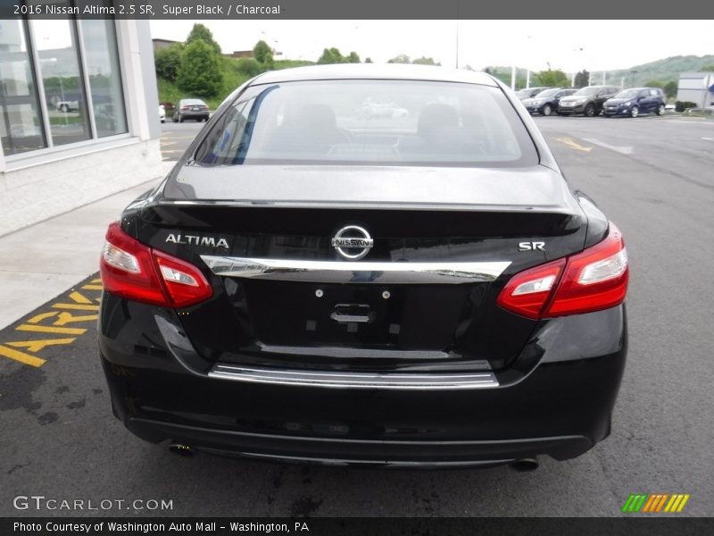 Super Black / Charcoal 2016 Nissan Altima 2.5 SR