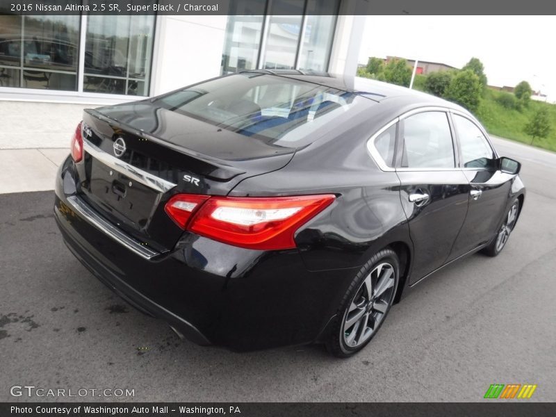 Super Black / Charcoal 2016 Nissan Altima 2.5 SR