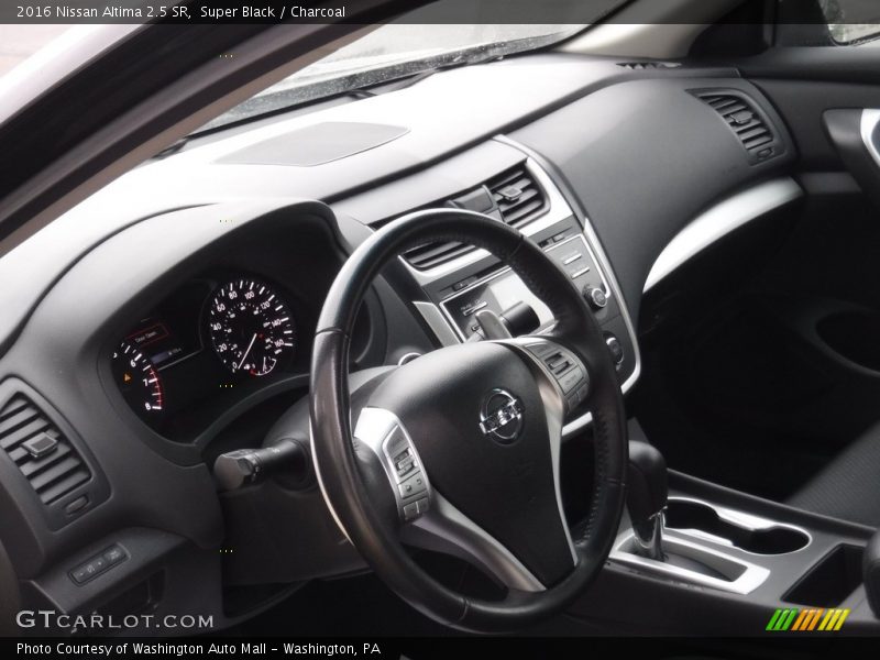 Super Black / Charcoal 2016 Nissan Altima 2.5 SR