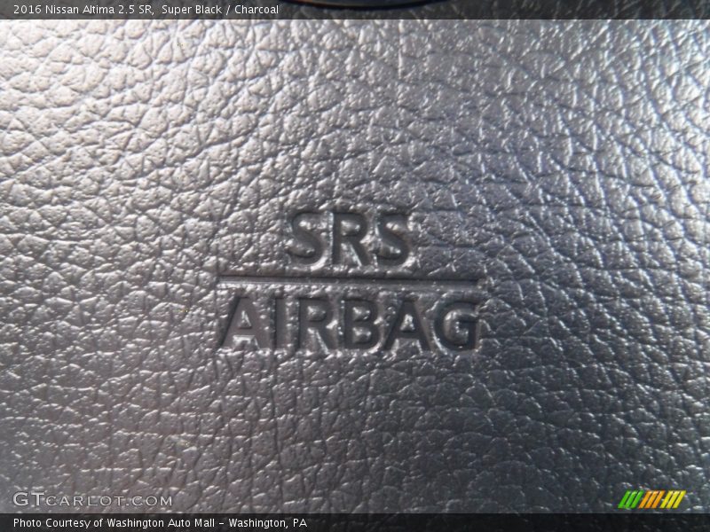 Super Black / Charcoal 2016 Nissan Altima 2.5 SR