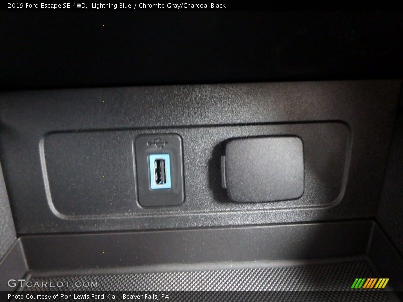 Lightning Blue / Chromite Gray/Charcoal Black 2019 Ford Escape SE 4WD