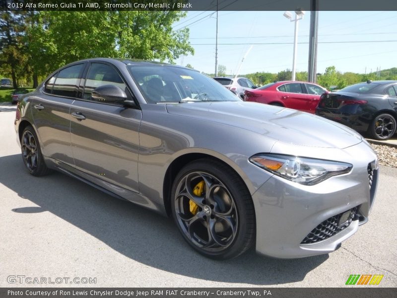Front 3/4 View of 2019 Giulia Ti AWD