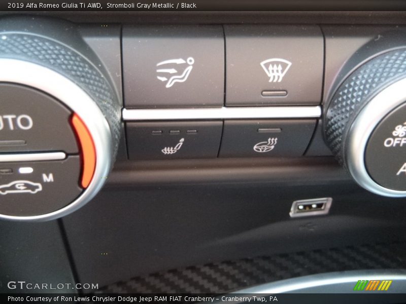 Stromboli Gray Metallic / Black 2019 Alfa Romeo Giulia Ti AWD