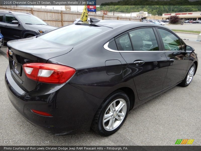 Tungsten Metallic / Jet Black 2016 Chevrolet Cruze LT Sedan