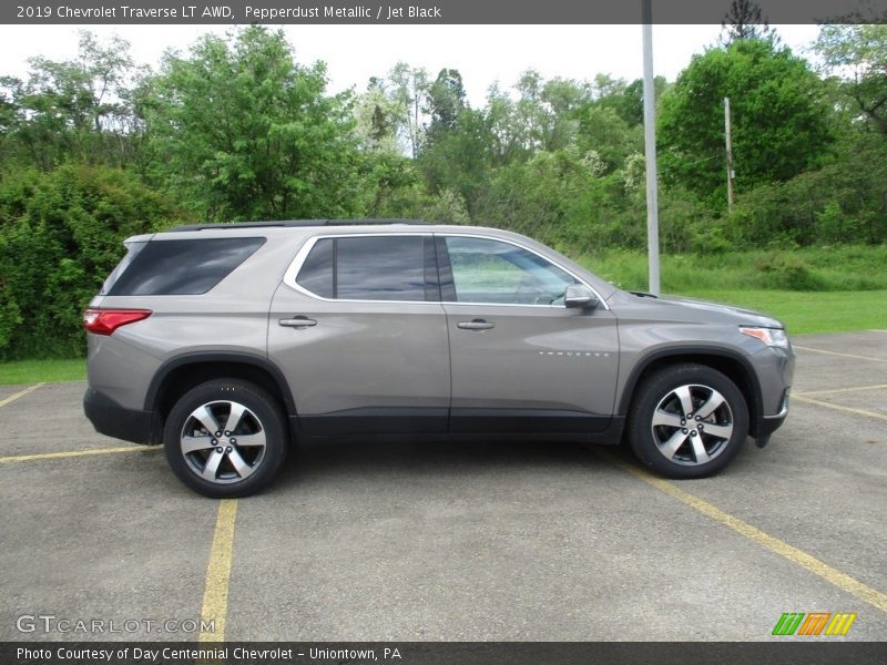 Pepperdust Metallic / Jet Black 2019 Chevrolet Traverse LT AWD