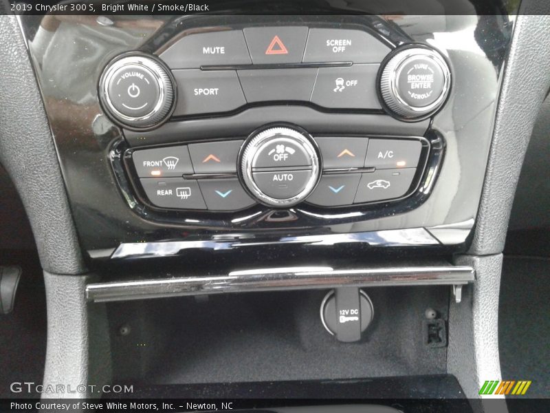 Bright White / Smoke/Black 2019 Chrysler 300 S