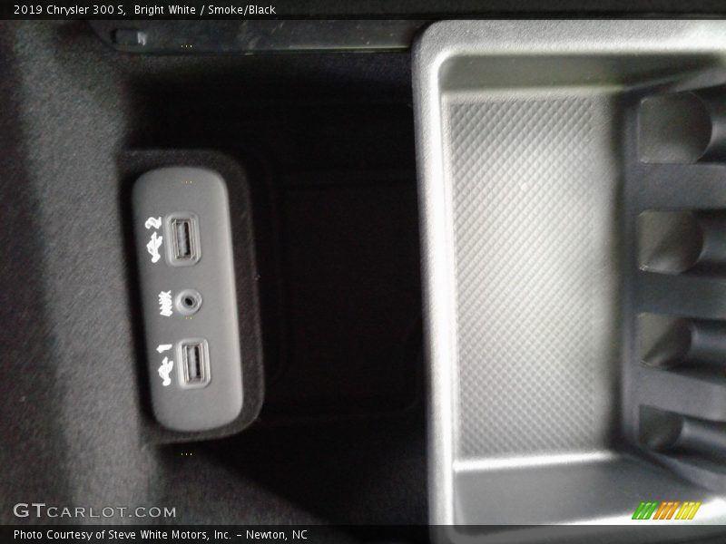 Bright White / Smoke/Black 2019 Chrysler 300 S