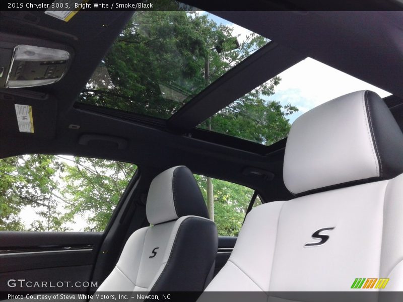 Bright White / Smoke/Black 2019 Chrysler 300 S