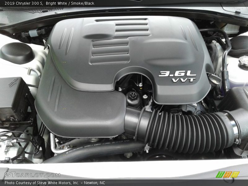 Bright White / Smoke/Black 2019 Chrysler 300 S