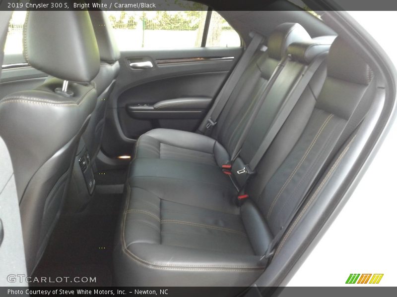 Bright White / Caramel/Black 2019 Chrysler 300 S