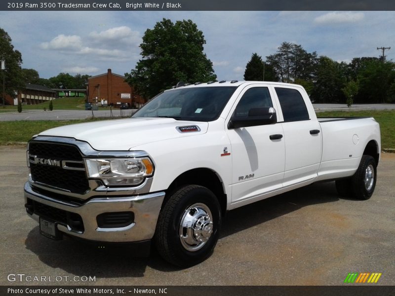 Front 3/4 View of 2019 3500 Tradesman Crew Cab