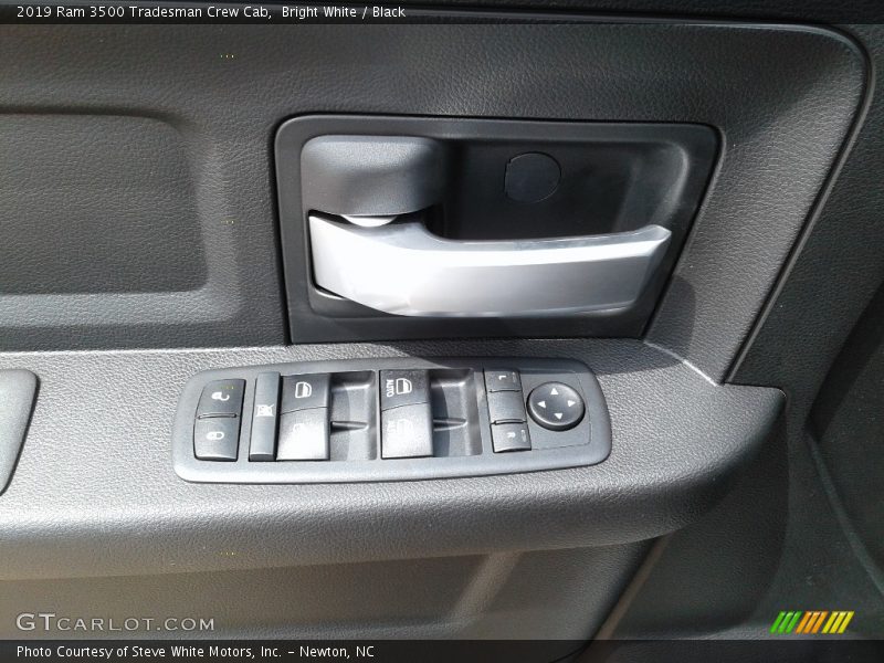 Bright White / Black 2019 Ram 3500 Tradesman Crew Cab
