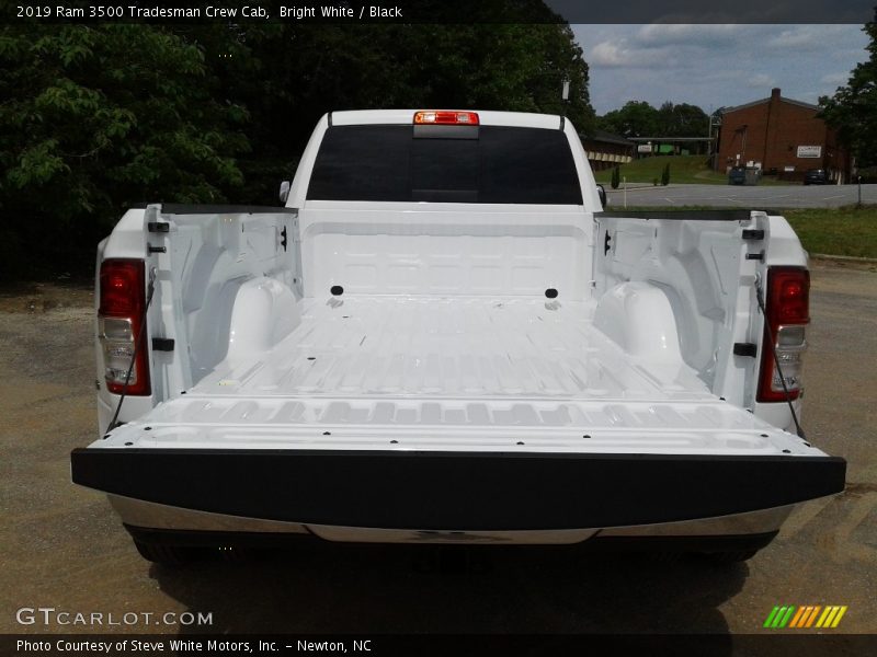 Bright White / Black 2019 Ram 3500 Tradesman Crew Cab