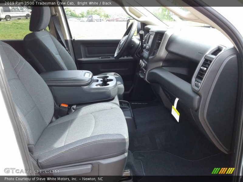 Bright White / Black 2019 Ram 3500 Tradesman Crew Cab