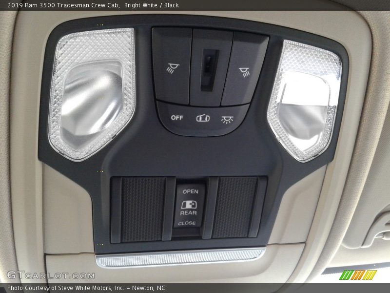 Bright White / Black 2019 Ram 3500 Tradesman Crew Cab