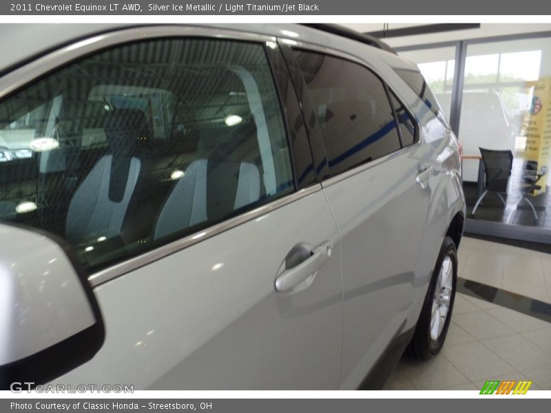 Silver Ice Metallic / Light Titanium/Jet Black 2011 Chevrolet Equinox LT AWD