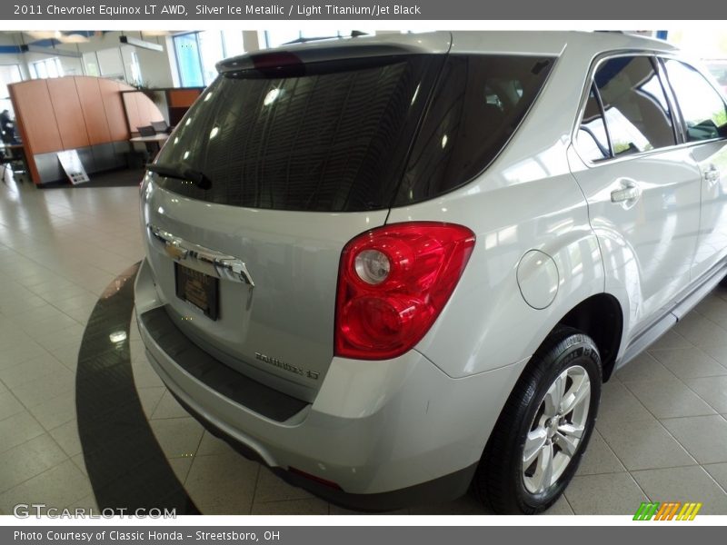 Silver Ice Metallic / Light Titanium/Jet Black 2011 Chevrolet Equinox LT AWD