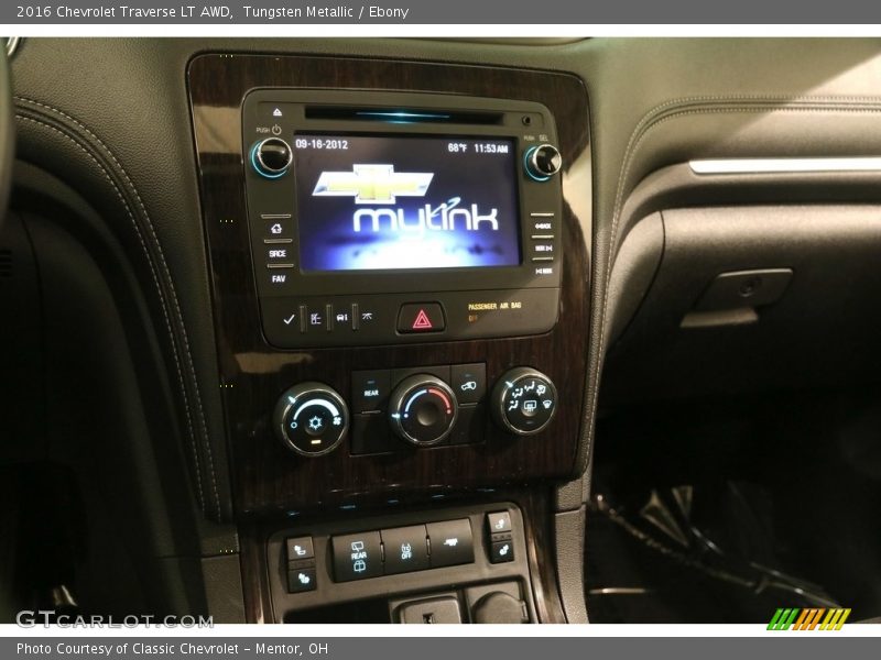 Tungsten Metallic / Ebony 2016 Chevrolet Traverse LT AWD