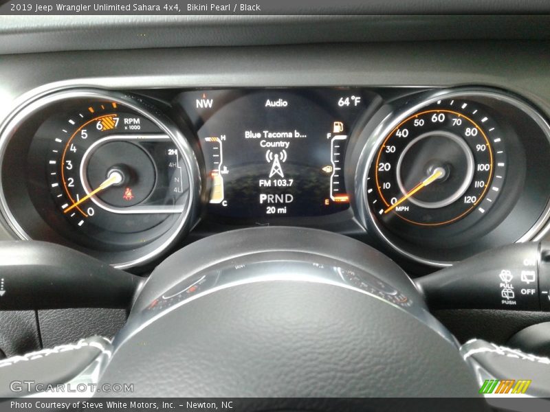 Bikini Pearl / Black 2019 Jeep Wrangler Unlimited Sahara 4x4