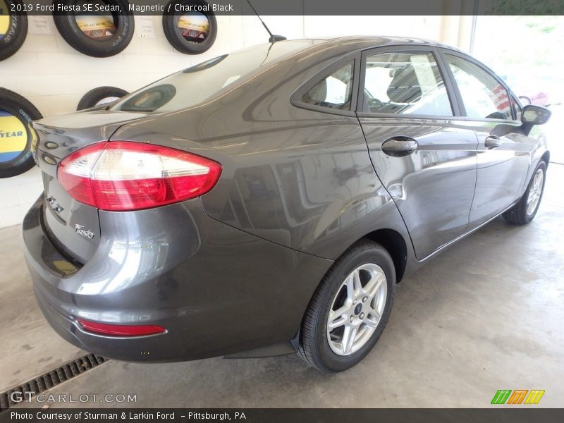 Magnetic / Charcoal Black 2019 Ford Fiesta SE Sedan