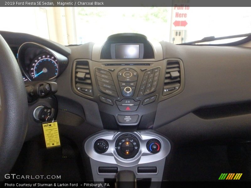 Magnetic / Charcoal Black 2019 Ford Fiesta SE Sedan