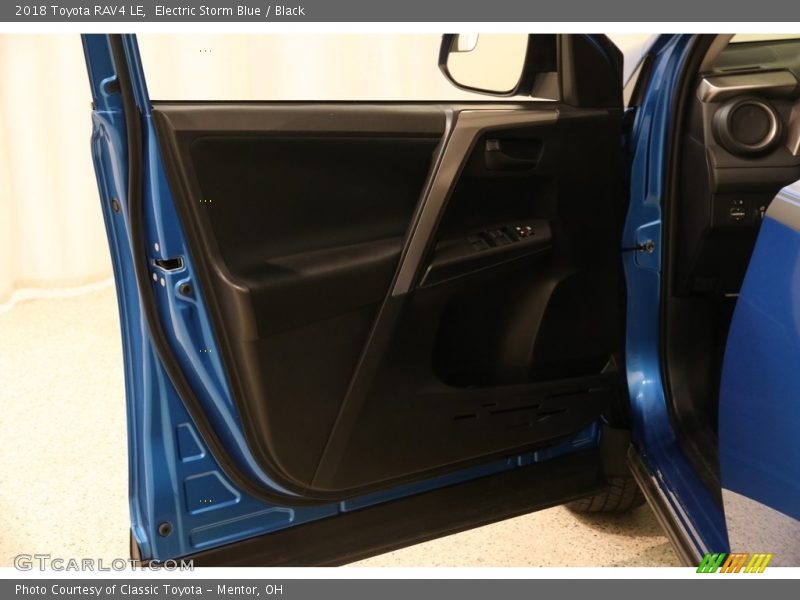 Electric Storm Blue / Black 2018 Toyota RAV4 LE