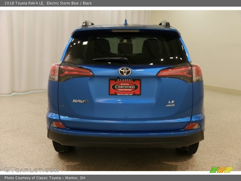 Electric Storm Blue / Black 2018 Toyota RAV4 LE