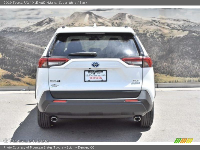 Super White / Black 2019 Toyota RAV4 XLE AWD Hybrid