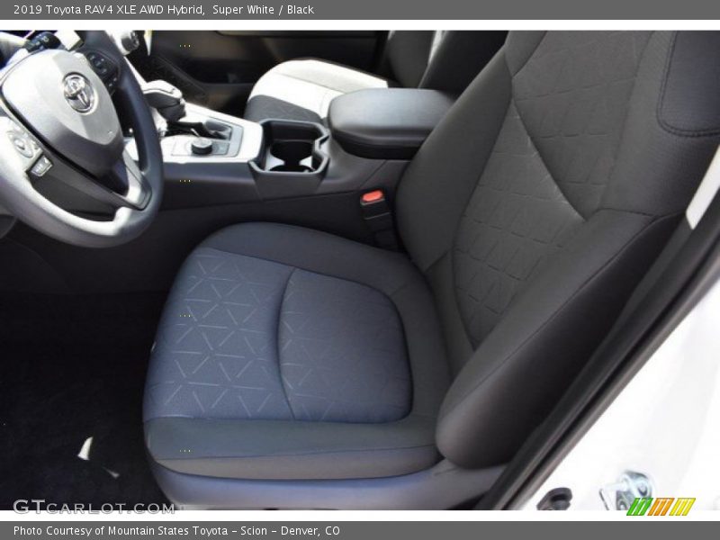 Super White / Black 2019 Toyota RAV4 XLE AWD Hybrid