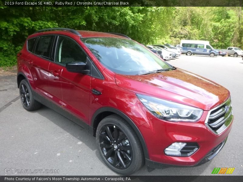 Ruby Red / Chromite Gray/Charcoal Black 2019 Ford Escape SE 4WD