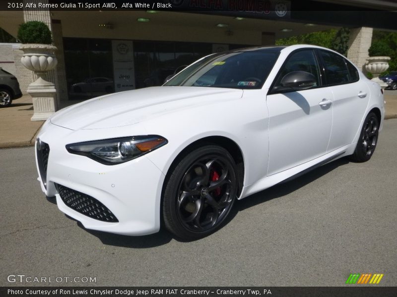 Front 3/4 View of 2019 Giulia Ti Sport AWD