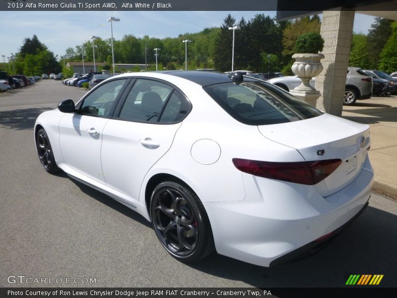 Alfa White / Black 2019 Alfa Romeo Giulia Ti Sport AWD