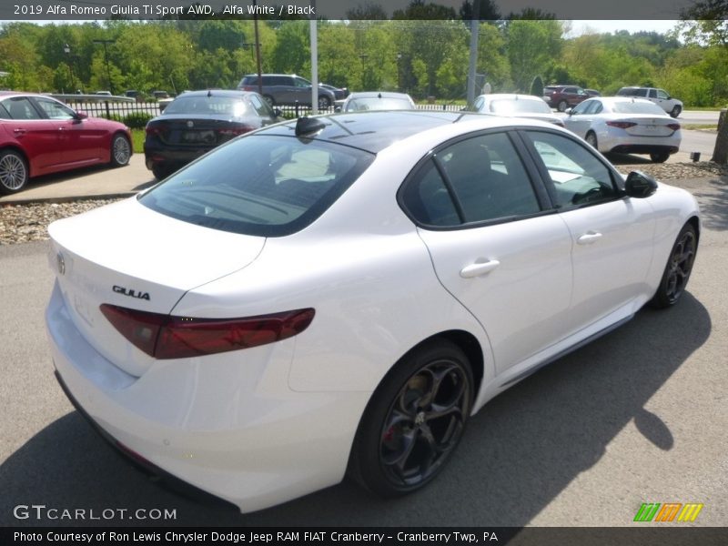 Alfa White / Black 2019 Alfa Romeo Giulia Ti Sport AWD