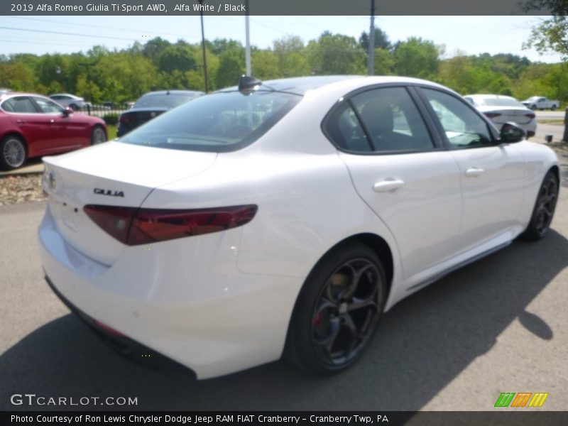 Alfa White / Black 2019 Alfa Romeo Giulia Ti Sport AWD