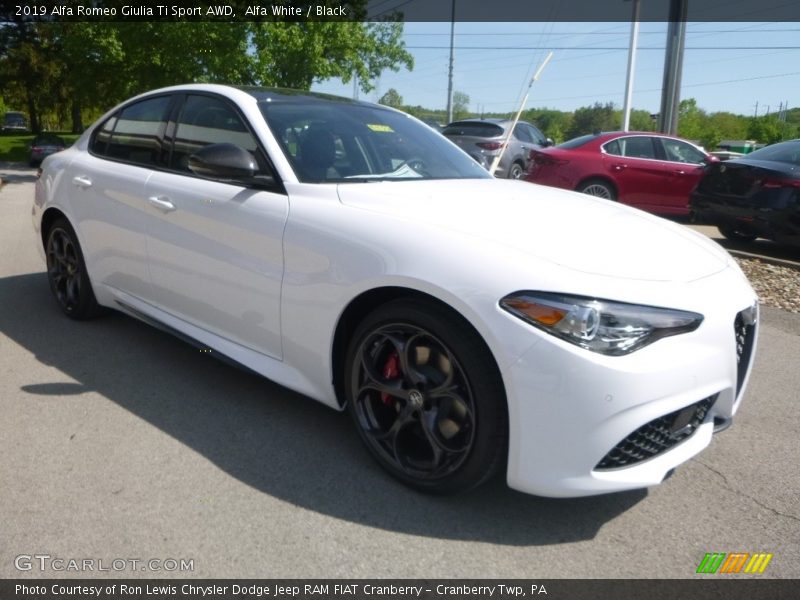 Alfa White / Black 2019 Alfa Romeo Giulia Ti Sport AWD