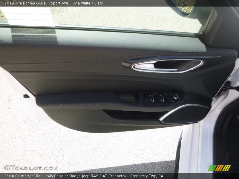 Alfa White / Black 2019 Alfa Romeo Giulia Ti Sport AWD