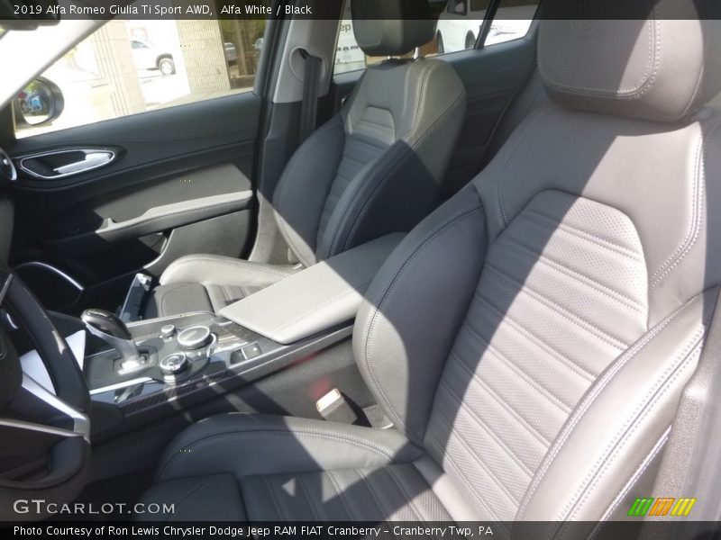 Alfa White / Black 2019 Alfa Romeo Giulia Ti Sport AWD